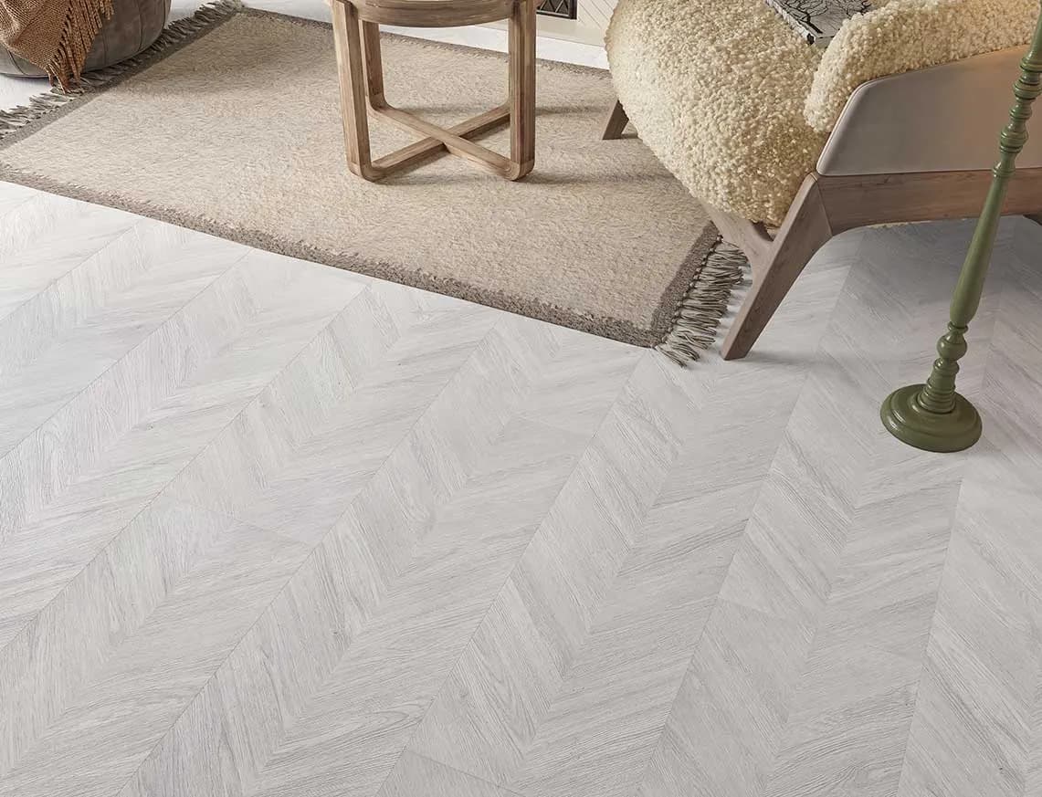 AGT Pruva 8mm Laminate - Ales in a room