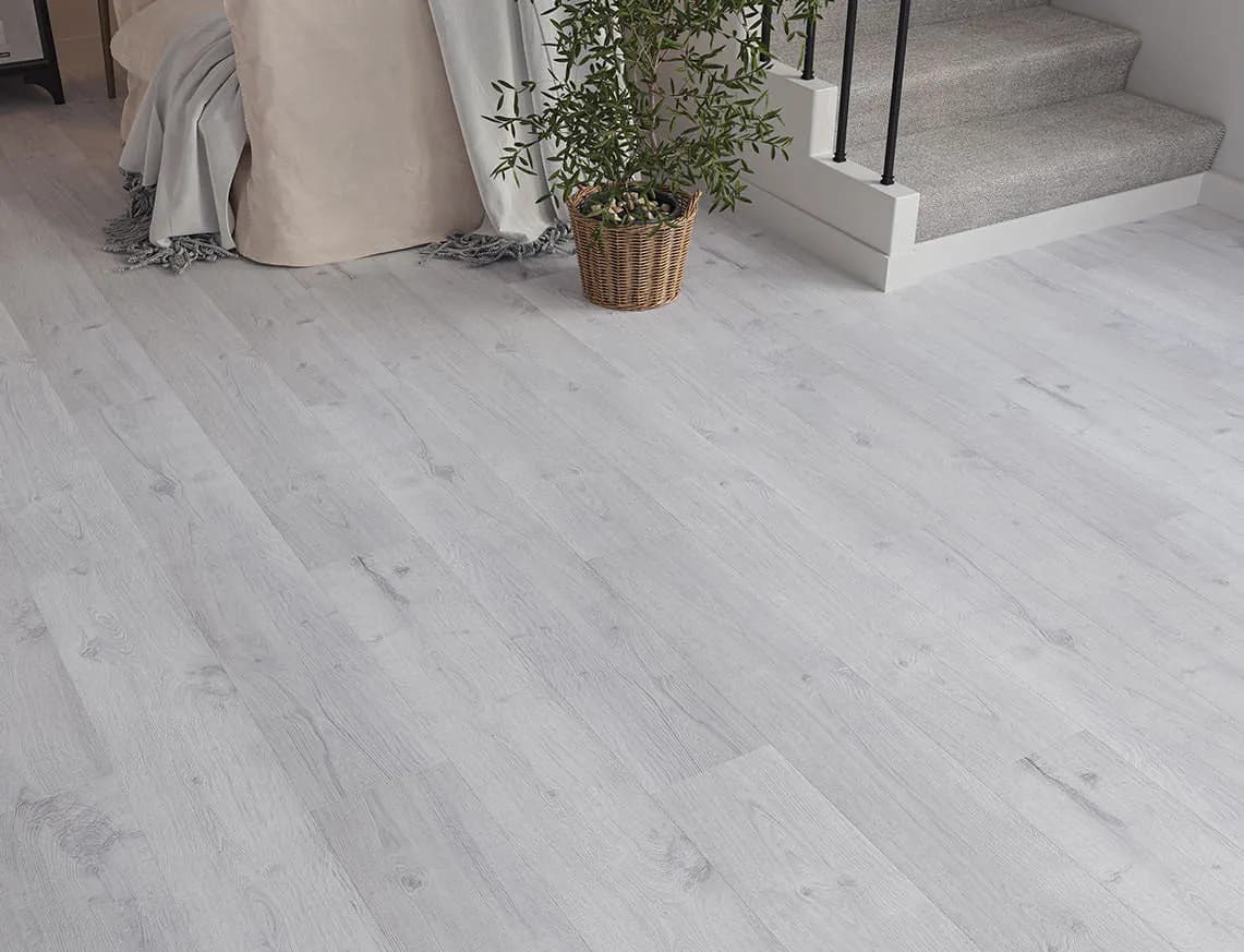 VarioClic 8mm Rio Laminate in a room